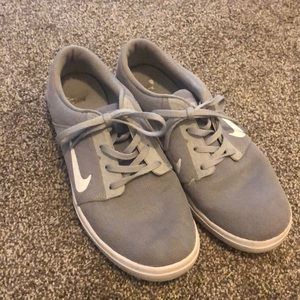 Men’s size 9 Nike shoes